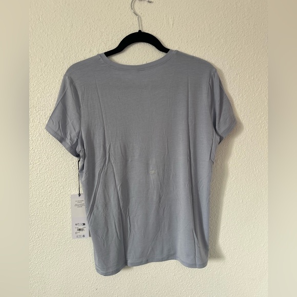 Alo yoga The All Day Short Sleeve in winter frost sz small NWT - Picture 5 of 8